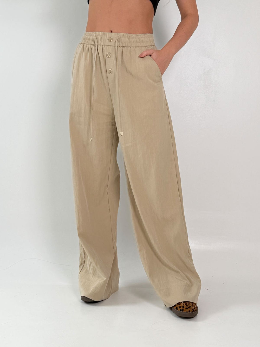 PANTALÓN LINO BOTÓN TERMINALES BEIGE
